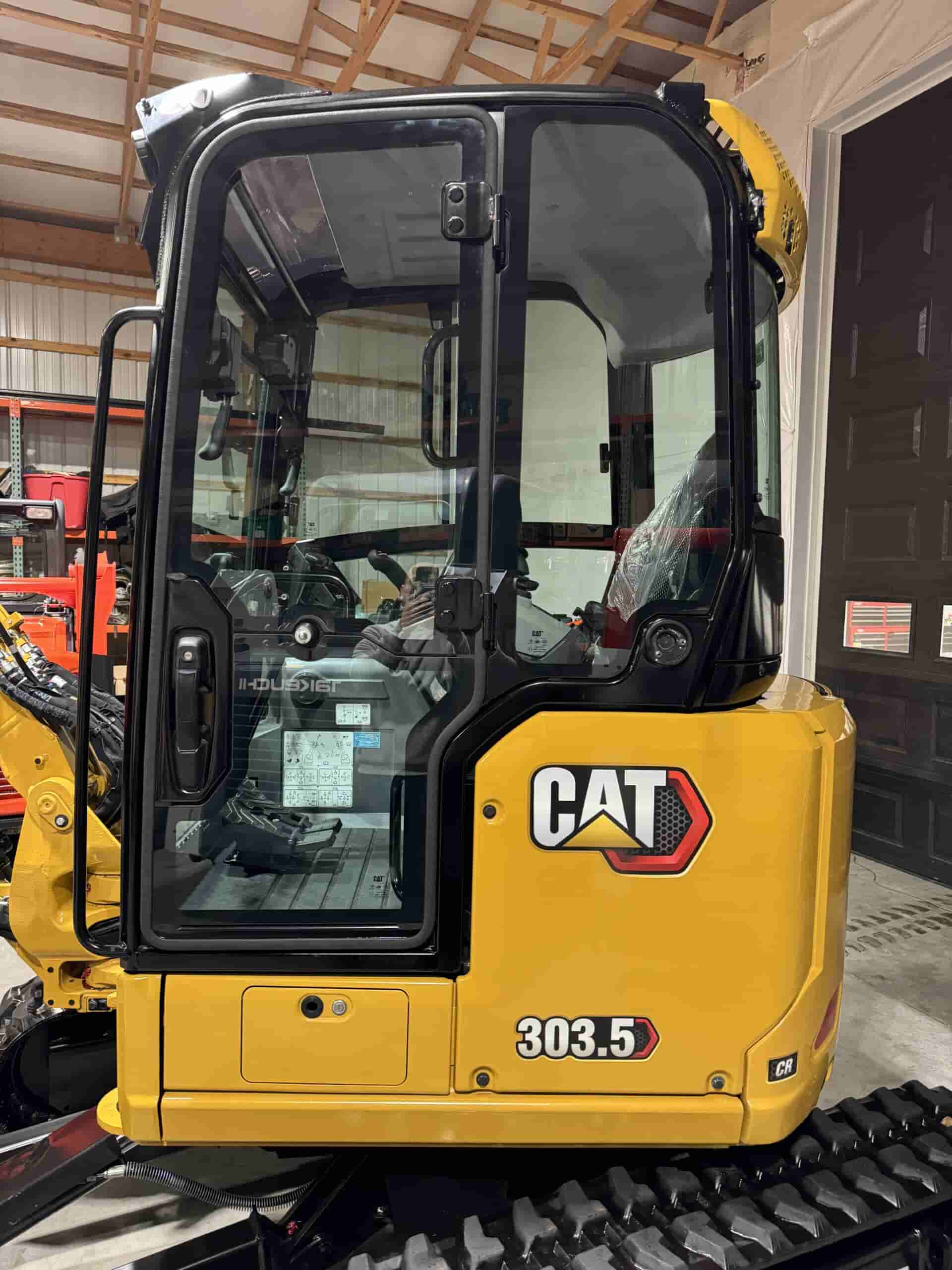 2023 CAT 303.5 LIKE NEW
